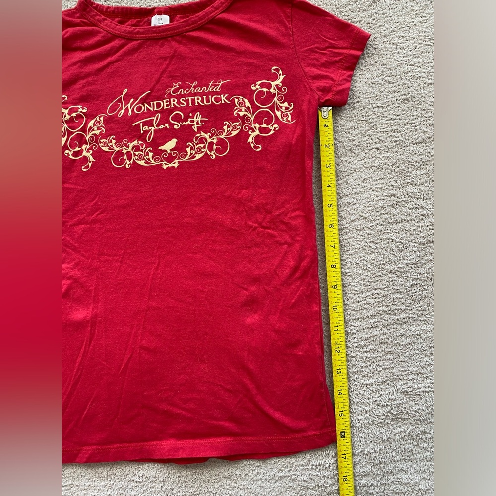 Taylor Swift Small Red Enchanted Wonderstruck Tshirt - Picture 5 of 7